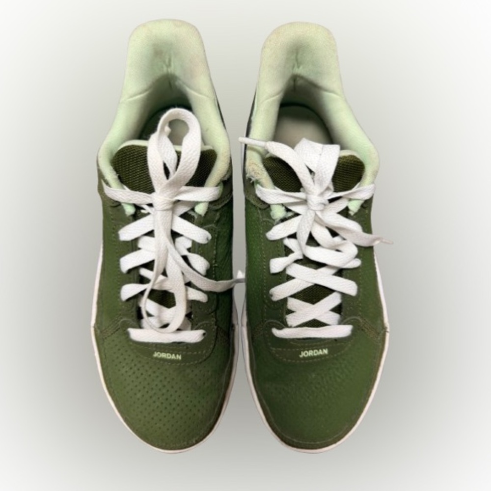 Jordan Day 1 EO Green Size Size 4Y
Nice Condition! Minor Flaw-see picture - Picture 3 of 10